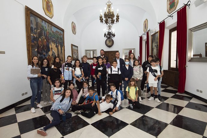 Escolares visitan la Diputación Provincial de Cáceres en la semana de puertas abiertas