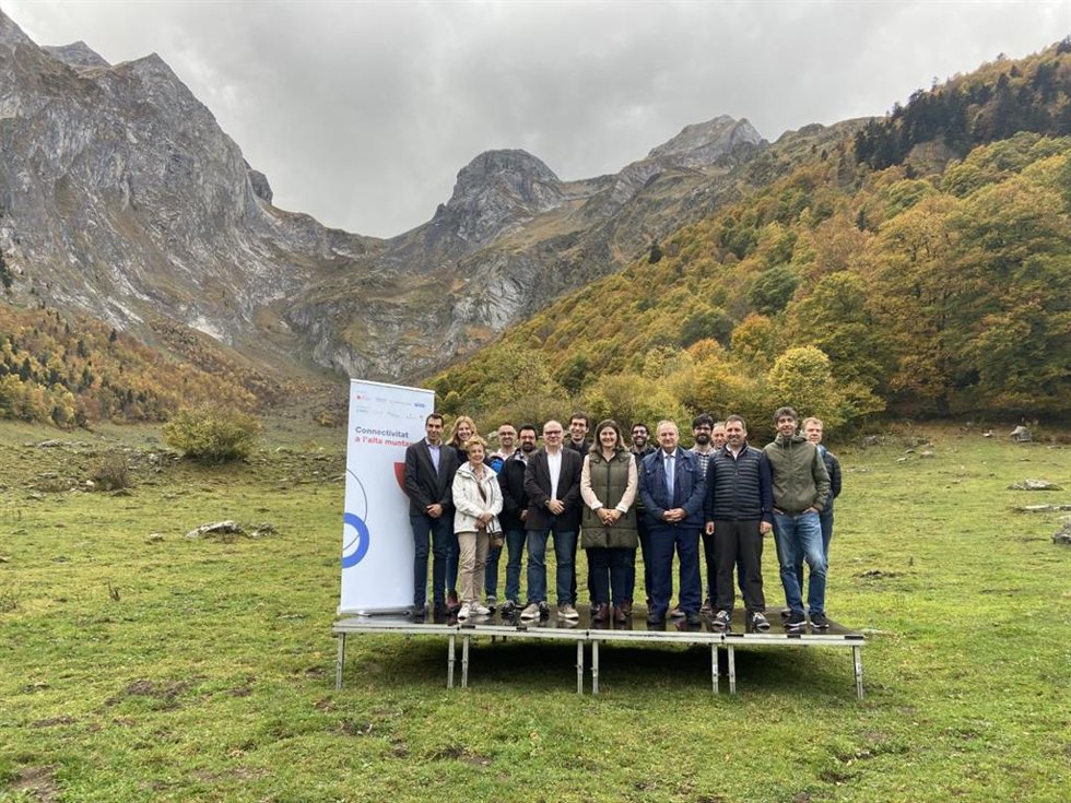 Presentación del proyecto piloto de conexión de tecnología satelital en la Artiga de Lin (Lleida)