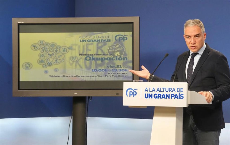 El coordinador general del PP, Elías Bendodo, ofrece una rueda de prensa en la sede del PP para presentar las convenciones sectoriales que realizará el PP por toda España.