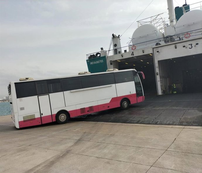 El autobús del Banco de Sangre de Baleares donado a Ucrania.
