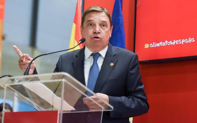 El ministro de Agricultura y Pesca, Luis Planas, 