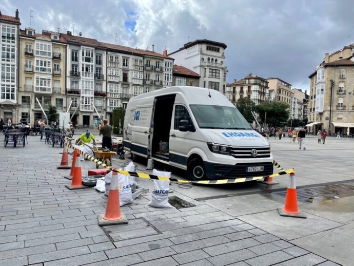 Obra para renovar el sistema de alumbrado de la Plaza de la Virgen Blanca