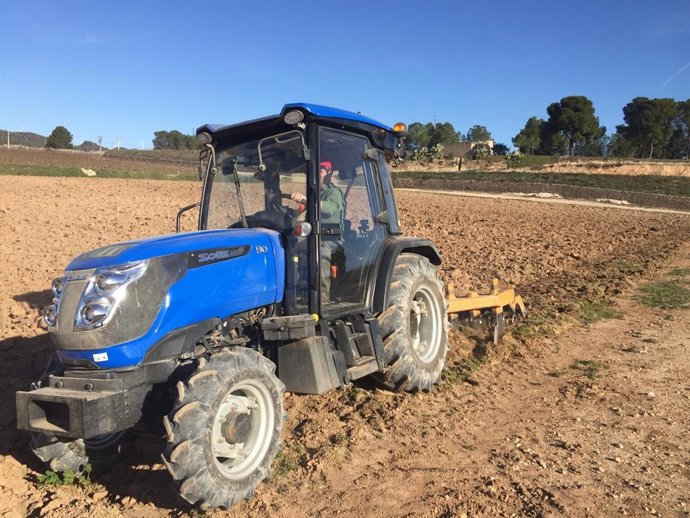 Archivo - Imatge d'arxiu d'un tractor