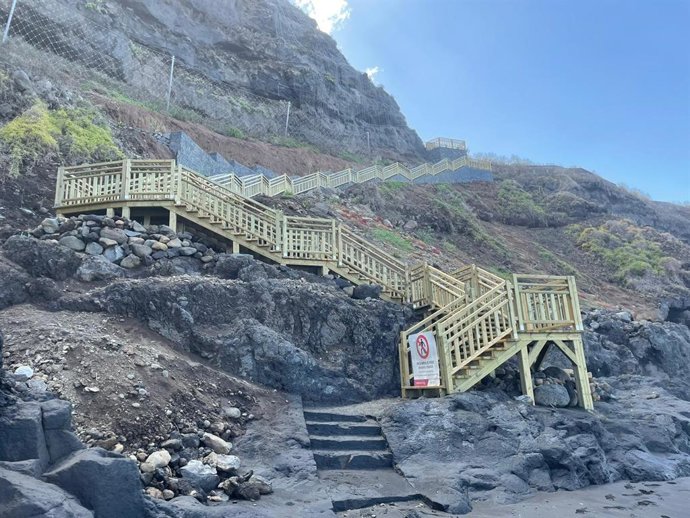 Escalera de acceso a la playa de Los Patos, en La Orotava
