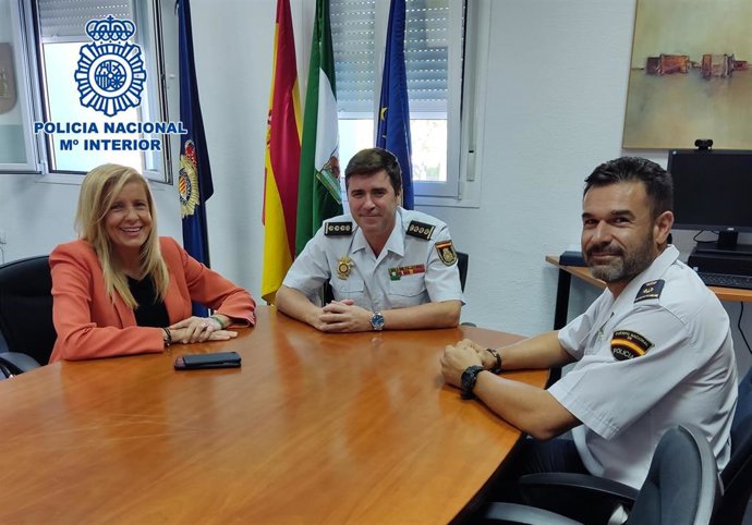 Carlos Serra (centro), entre Rosario Alarcón y Jorge Barrio.