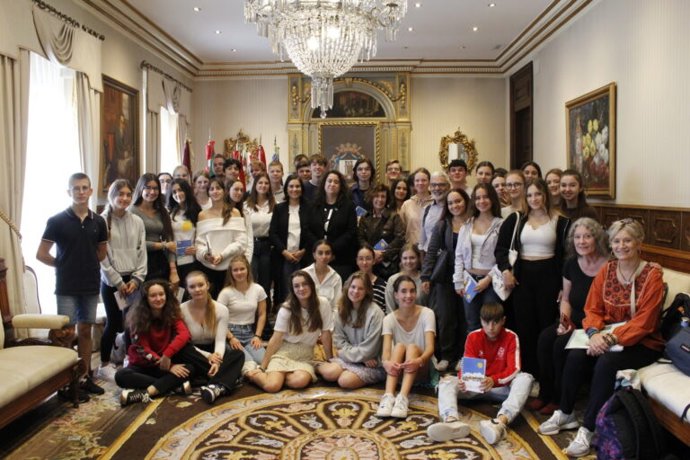 Alumnado de los Colegios Saint Maló (Francia) y Etllingen (Alemania) en Vitoria
