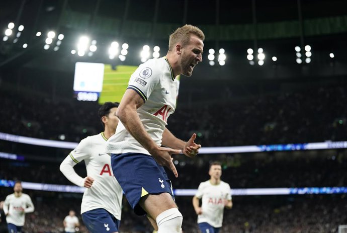 15 October 2022, United Kingdom, London: Tottenham Hotspur's Harry Kane celebrates scoring his sides first goal during the English Premier League soccer match between Tottenham Hotspur and Everton at Tottenham Hotspur Stadium. Photo: Andrew Matthews/PA 