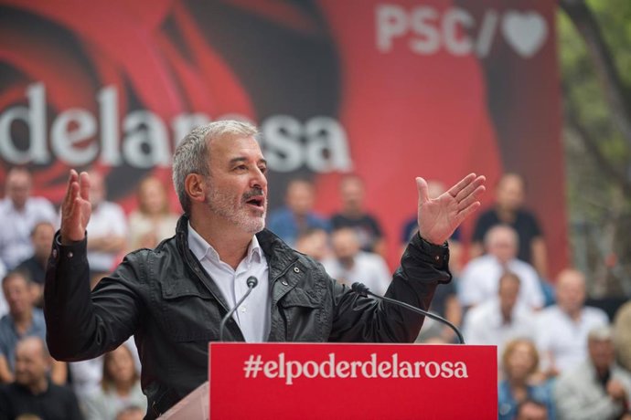 El primer teniente de alcalde de Barcelona, Jaume Collboni, interviene en la Fiesta de la Rosa del PSC, en una imagen de archivo