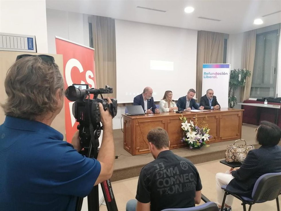 Cs inicia desde Granada su gira 'Destino Refundación' en Andalucía