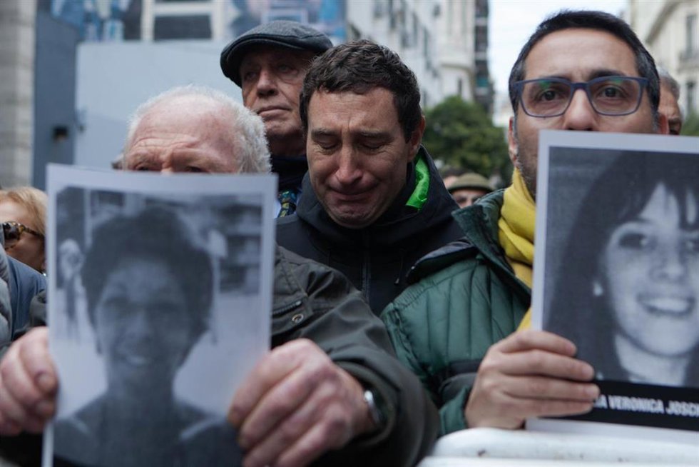 Archivo - Concentración en recuerdo de las víctimas del atentado de la AMIA en Buenos Aires