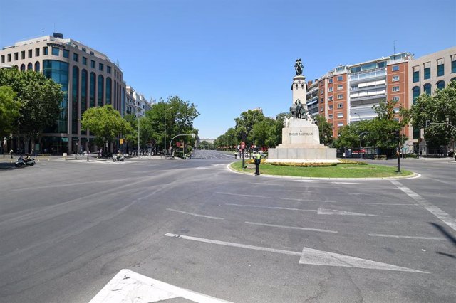 Archivo - La avenida ‘Paseo de la Castellana’ de Madrid vacía.