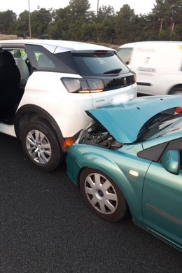 Dos de los vehículos implicados en el accidente que ha tenido lugar en el kilómetro 136 de la autovía A-30 a su paso por Murcia, en sentido Cartagena