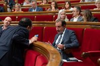 Espadaler (Units) veu una "burda mentida" alludir a la feminització dels Mossos per destituir Estela