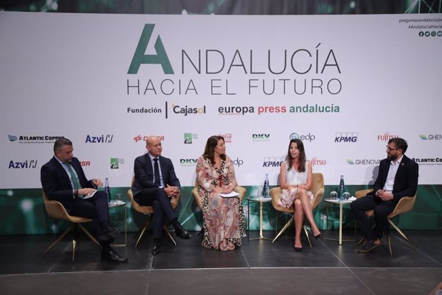 La mesa de debate 'Agricultura Sostenible y el tratamiento del agua', celebrada durante la segunda jornada del foro 'Andalucía hacia el futuro', organizado por Europa Press.