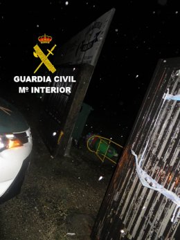 Imagen de las instalaciones del campo de fútbol Pino do Val - Mazaricos durante la inspección de la Guardia Civil.