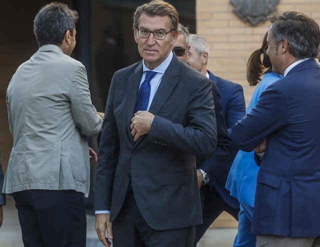 El presidente del Partido Popular, Alberto Núñez Feijóo, a su llegada al encuentro sobre Los Retos del Futuro del diario 'Las Provincias', a 14 de octubre de 2022, en Valencia, Comunidad de Valencia, (España). 