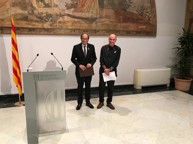 Archivo - L'expresident de la Generalitat Quim Torra i el cantautor Lluís Llach