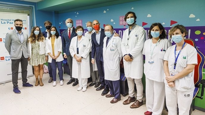 La RFEF tematiza dos salas de oncología pediátrica del Hospital La Paz en Madrid.