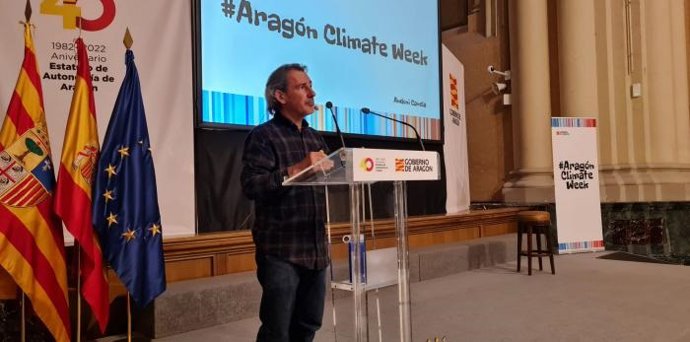 El fotoperiodista y realizador de documentales de naturaleza, Andoni Canela, ha sido el encargo abrir los actosde la Climate Week con la ponencia El cambio climático en imágenes