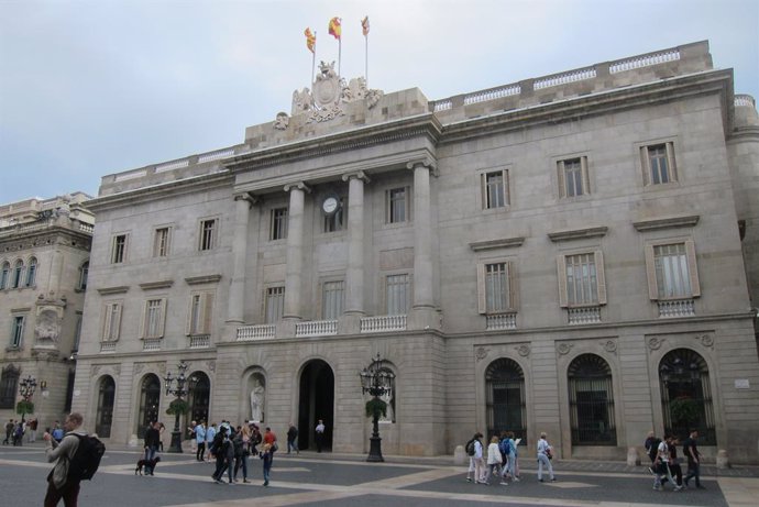 Archivo - Imatge d'arxiu de la faana de l'Ajuntament de Barcelona