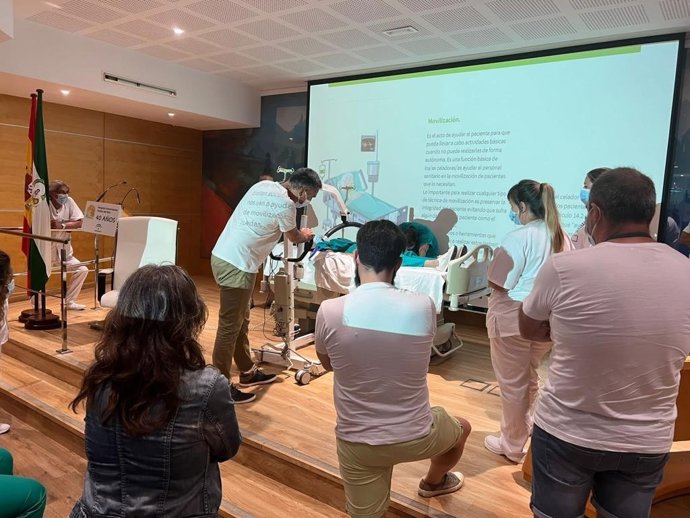 Curso de celadores en el Hospital Puerta del Mar.