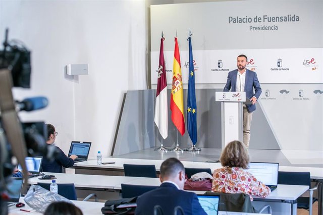 El Consejero De Desarrollo Sostenible, José Luis Escudero, Comparece En Rueda De Prensa, En El Palacio De Fuensalida, Para Informar Sobre Los Acuerdos Del Consejo De Gobierno Relacionados Con Su Departamento.