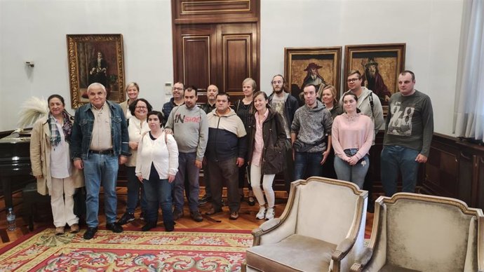 Los  participantes en el programa de rario inclusivo, en la sede de la Diputación de Palencia.