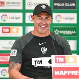 El entrenador del Elche CF, Jorge Almirón, en la rueda de prensa previa al partido contra el Real Madrid de la décima jornada de LaLiga Santander 2022-23.