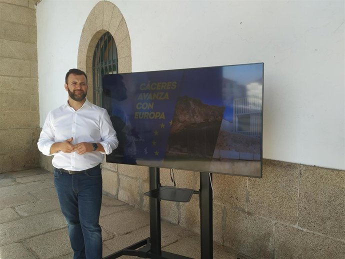 El alcalde de Cáceres, Luis Salaya, en la presentación del programa 'Cáceres avanza con Europa'