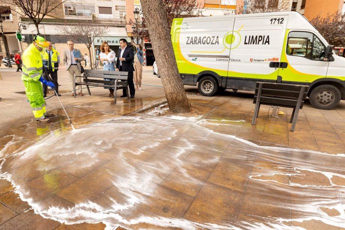 El Ayuntamiento de Zaragoza acomete un nuevo plan de limpieza en todos los distritos y barrios centrado en las pintadas