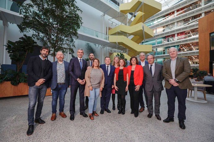 Visita de C-LM a las oficinas de Meta en Dublín y el Centro de Datos que Meta tiene establecido en Clonee (Meath).