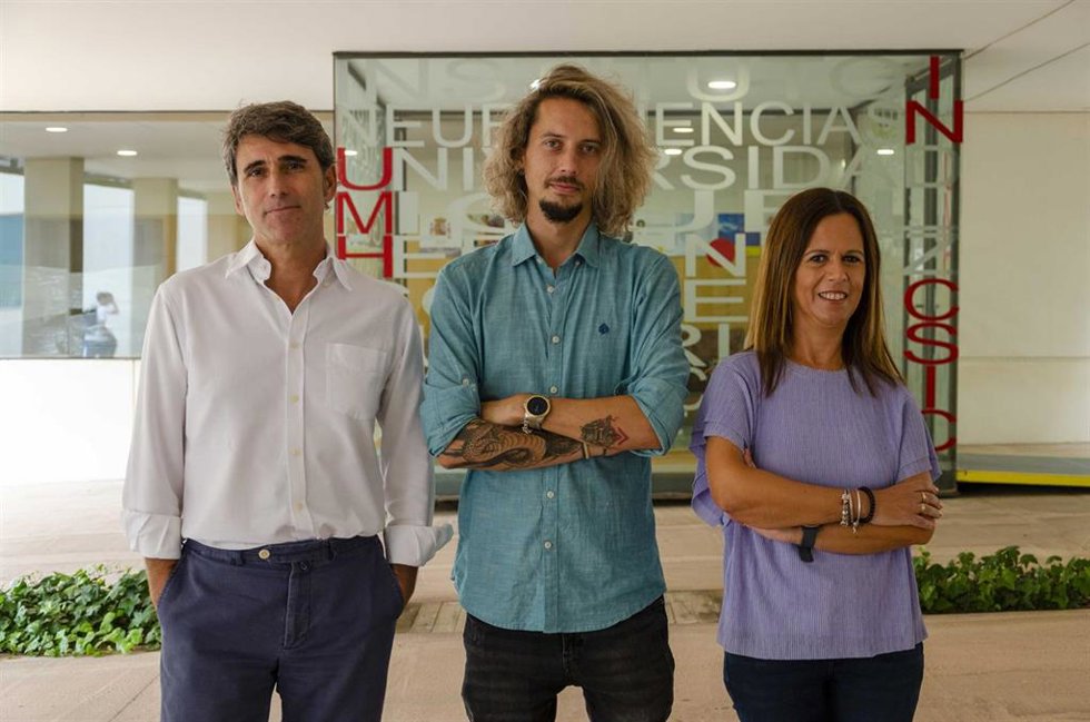 Los investigadores del Instituto de Neurociencias UMH-CSIC Javier Sáez Valero, Matthew P. Lennol y María Salud García Ayllón.
