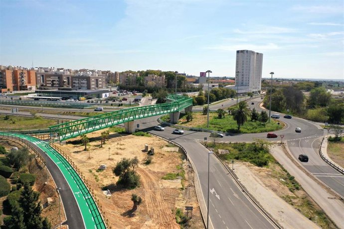Archivo - El carril bici atravesará el polígono PISA de Mairena del Aljarafe.
