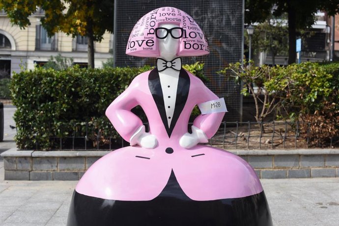 Archivo - Una menina ubicada cerca del barrio de Chueca, a 2 de noviembre de 2021, en Madrid, (España). .