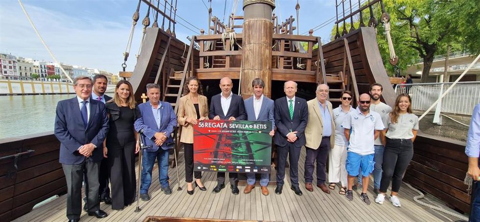 Presentación en la Nao Victoria de la 56 Regata Sevilla-Betis de remo.