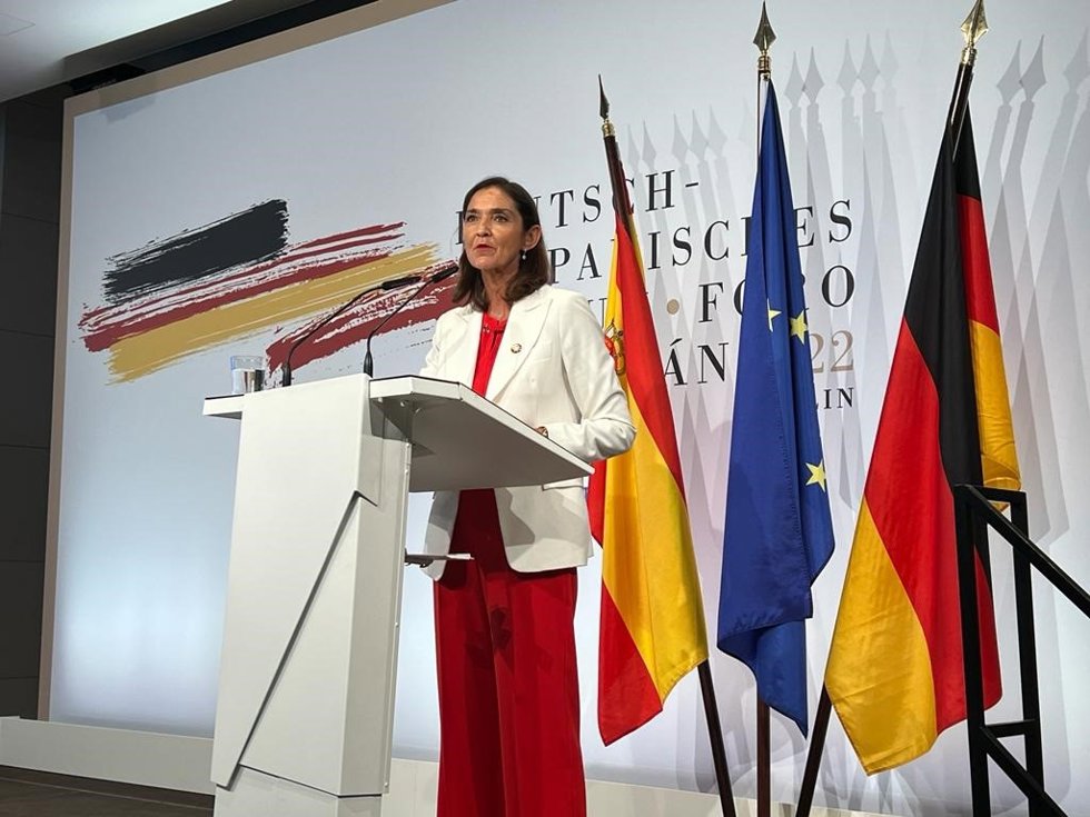 Archivo - La ministra de Industria, Comercio y Turismo, Reyes Maroto, durante el X Foro hispano-alemán