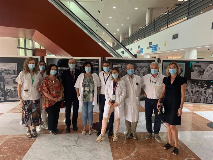 Responsables del Hospital Universitario de Son Lltzer y de la Conselleria de Salud, en la presentación de la exposición de este martes.