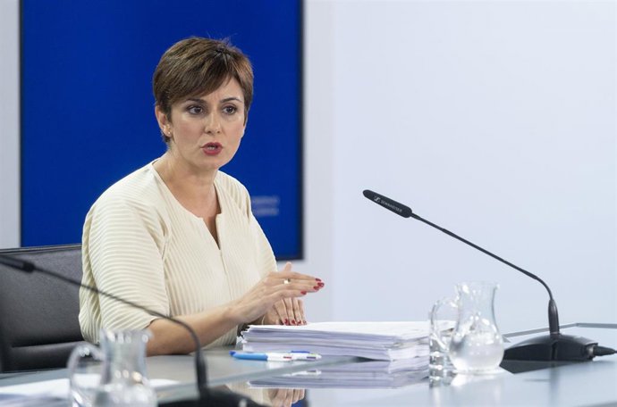 La portavoz del Gobierno, Isabel Rodríguez, en una rueda de prensa posterior a la reunión del Consejo de Ministros, en el Palacio de La Moncloa, a 18 de octubre de 2022, en Madrid (España). 