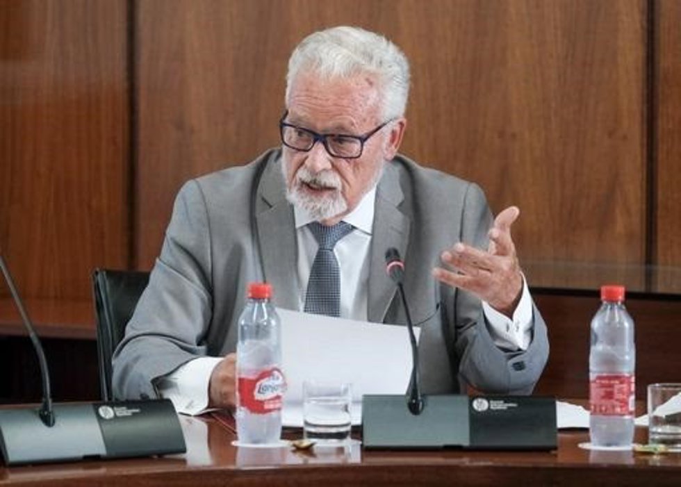 El Defensor del Pueblo andaluz, Jesús Maeztu, en el Parlamento