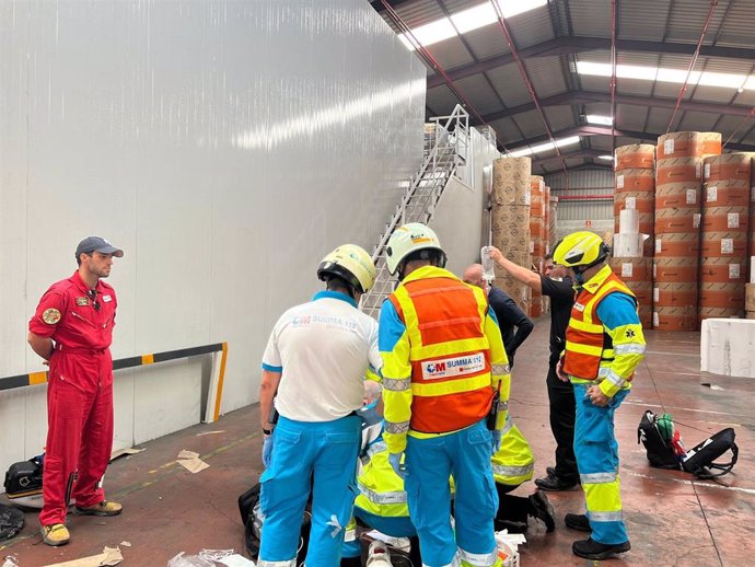 Muere un obrero al caerse desde una altura de 9 metros en un polígono de Torrejón de la Calzada