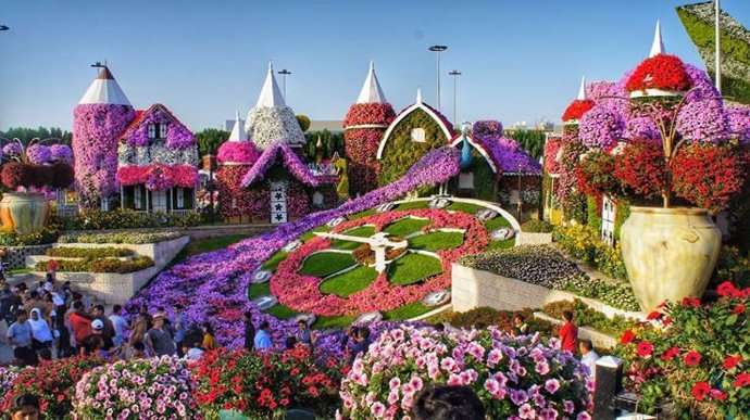 Dubai Miracle Garden estrena su temporada con nuevas exposiciones florales y fuentes con animaciones de luz en 3D