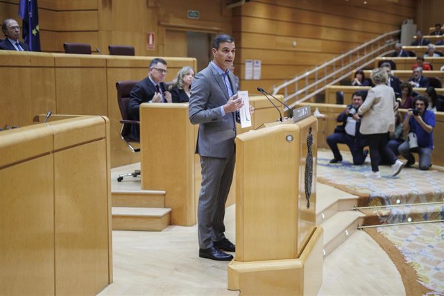 El presidente del Gobierno, Pedro Sánchez, interviene durante su segundo 'cara a cara' en el Senado, a 18 de octubre de 2022, en Madrid (España). Sánhez y Feijóo viven este martes un nuevo debate en el Senado donde buscan "contraponer" sus modelos fiscale
