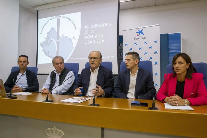 Presentación de las VIII jornadas de la montaña lebaniega y la copa centenaria de escalada urbana.