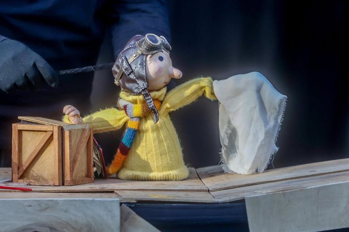 Archivo - Representación de la obra Alfredo, el coleccionista de mariposas durante un festival de títeres, en el Teatro de Títeres de El Retiro, a 21 de agosto de 2022, en Madrid (España). El festival de verano ¡FIT Madriz! ha vuelto al Teatro de Títe