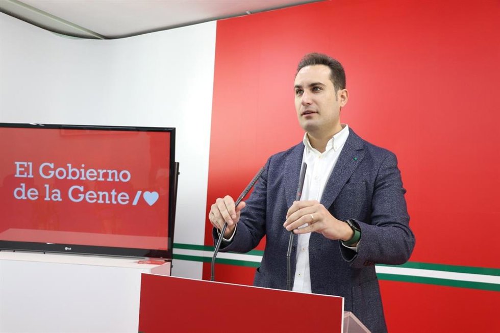 El coordinador del Grupo Parlamentario Socialista, José Latorre