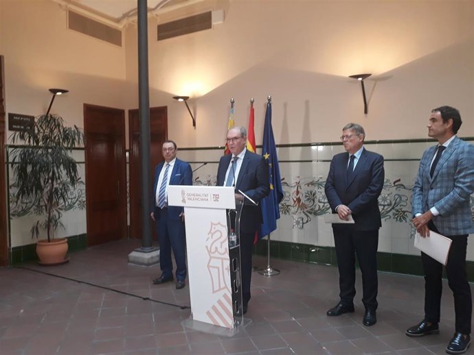 Puig y Nomdedeu tras celebrarse la reunión de la Mesa de la Cerámica