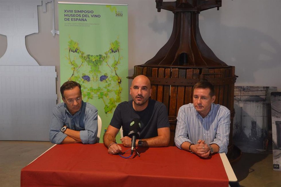 Presentación del XVIII Simposio de Museos del Vino en Almonte.