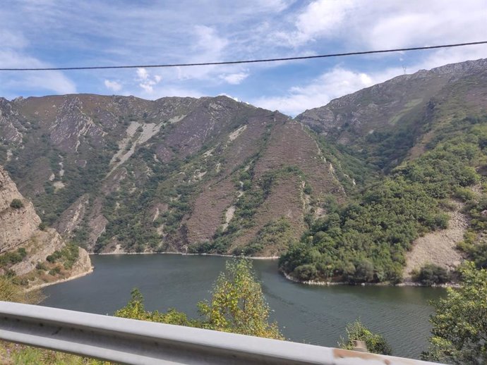 Archivo - Embalse occidente. Carabanzo.