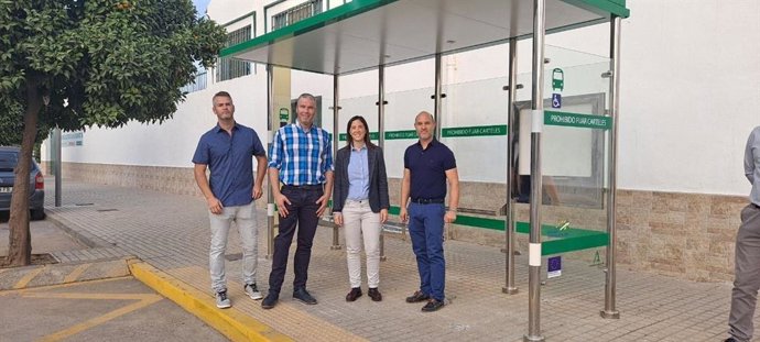 Casanueva visita la nueva marquesina solar de La Carlota.