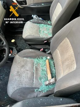 Interior de uno de los vehículos asaltados.